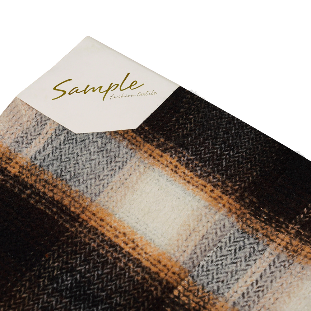 40 % ull, 60 % polyester, 540G/M, svart og hvitt, sirkeltweedstoff, ML-8021071