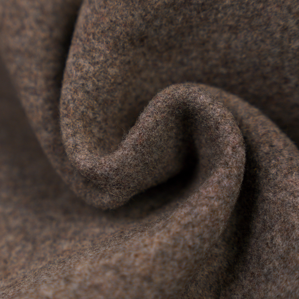 70 % ull, 10 % kashmir, 10 % polyester, 10 % andre fibre, 670G/M, blandet kaffe, Melton-stoff, ML-232270-670