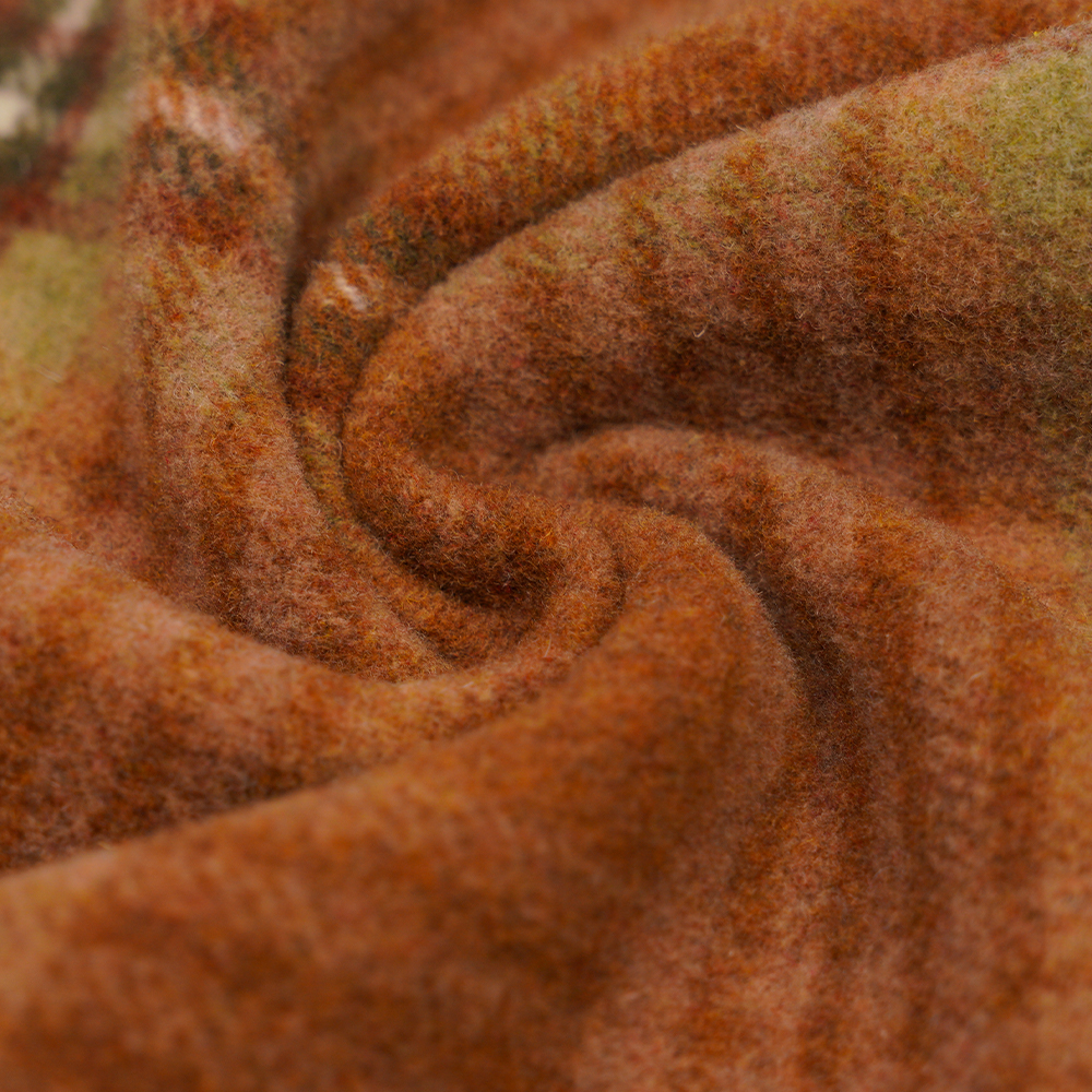 50 % ull, 40 % polyester, 10 % annen fiber, 860G/M, brun og gul rutete, fløyelsstoff, ML-062142104