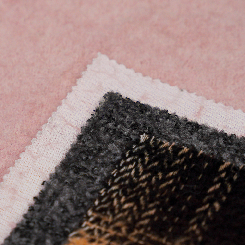 40 % ull, 60 % polyester, 540G/M, svart og hvitt, sirkeltweedstoff, ML-8021071