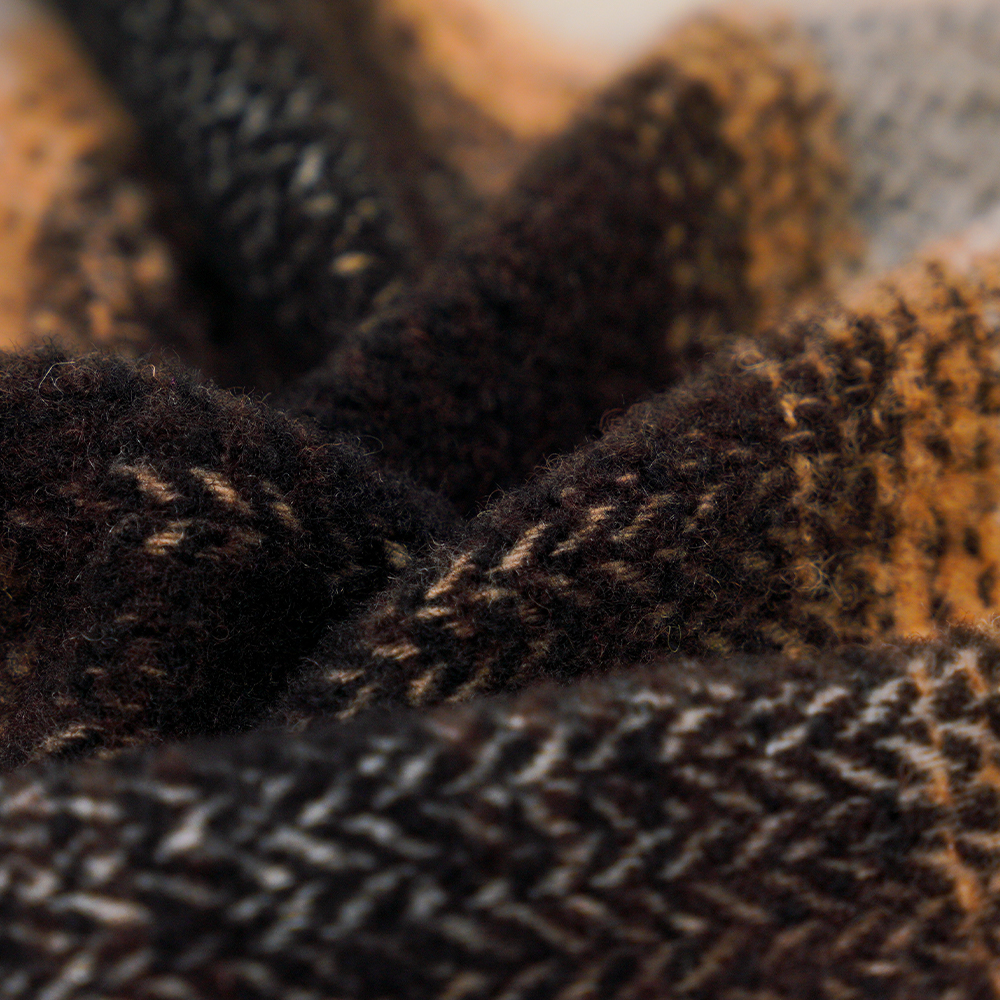 40 % ull, 60 % polyester, 540G/M, svart og hvitt, sirkeltweedstoff, ML-8021071